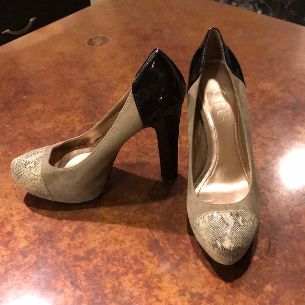 BCBG 5” Thick-heel snakeskin/suede/patent leather